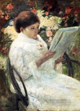  leyendo Pintura - Mujer leyendo en un jardín madres hijos Mary Cassatt